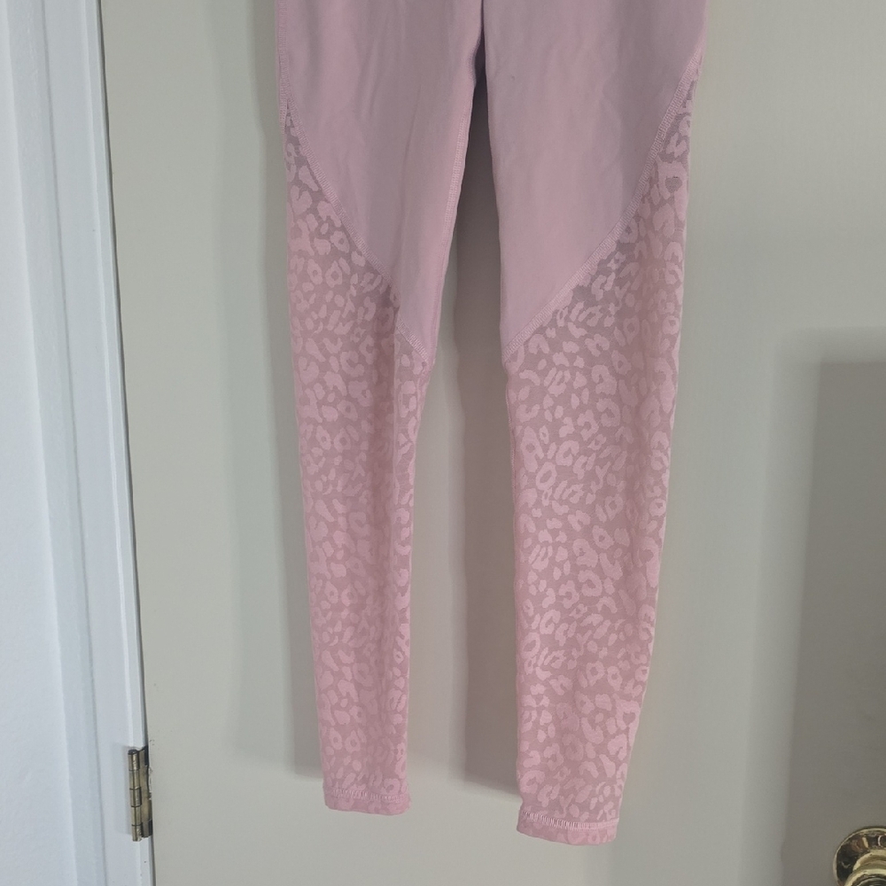 Victoria Secret Sport Light Pink Leopard Print Leggings (EUC)(XS)💖💗💖 - Picture 3 of 7